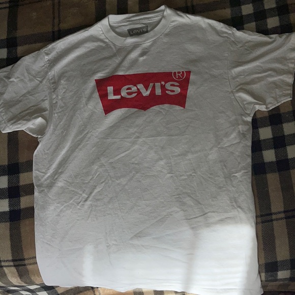 🔥🔥LEVI SHIRT🔥🔥 - Picture 1 of 3